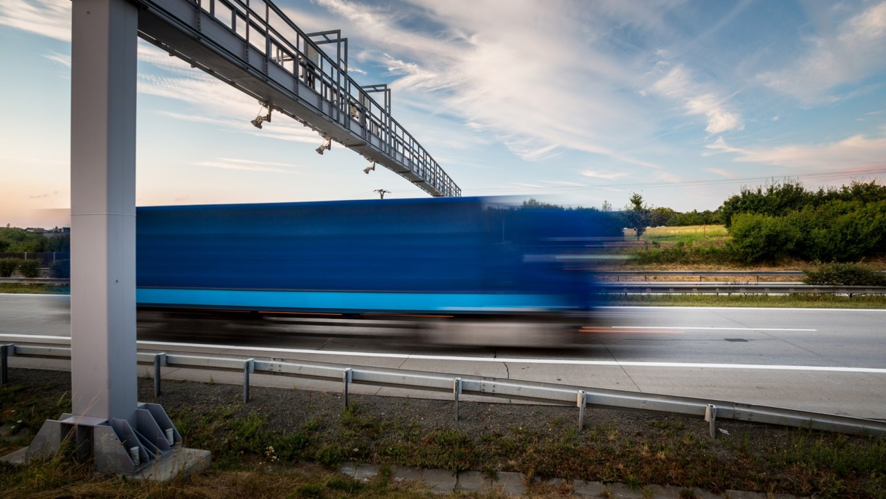 Blaue Blitzer: Mautstelle LKW Autobahn 