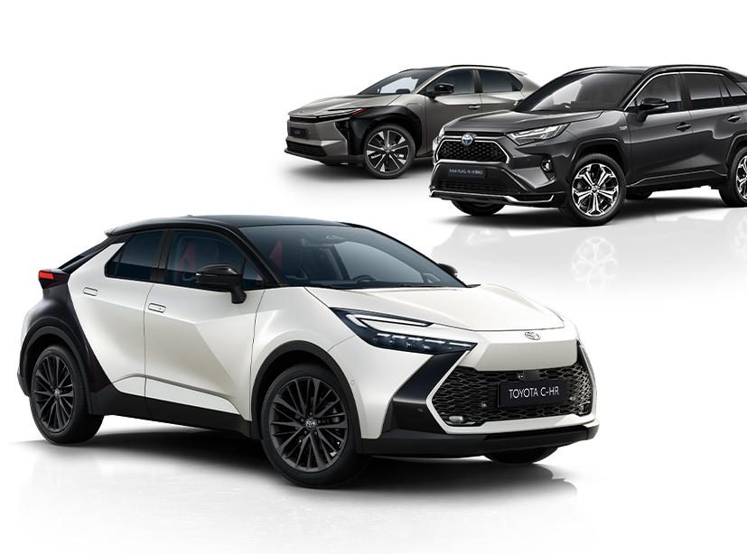 Eine Reihe verschiedener Toyota-Fahrzeuge, darunter ein schwarzer C-HR, ein weißer SUV und eine dunkle Limousine vor neutralem Hintergrund