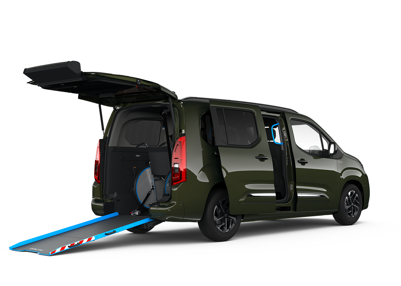 Ein weißer Aygo X Teamplayer steht diagonal zur Kamera vor neutralem Hintergrund