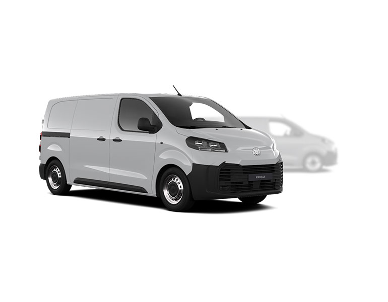 Weißer Toyota Proace steht diagonal zur Kamera, im Hintergrund ist unscharf ein grauer Proace zu erkennen