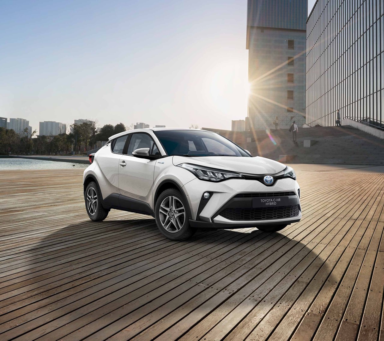 2433x2160px C-HR
