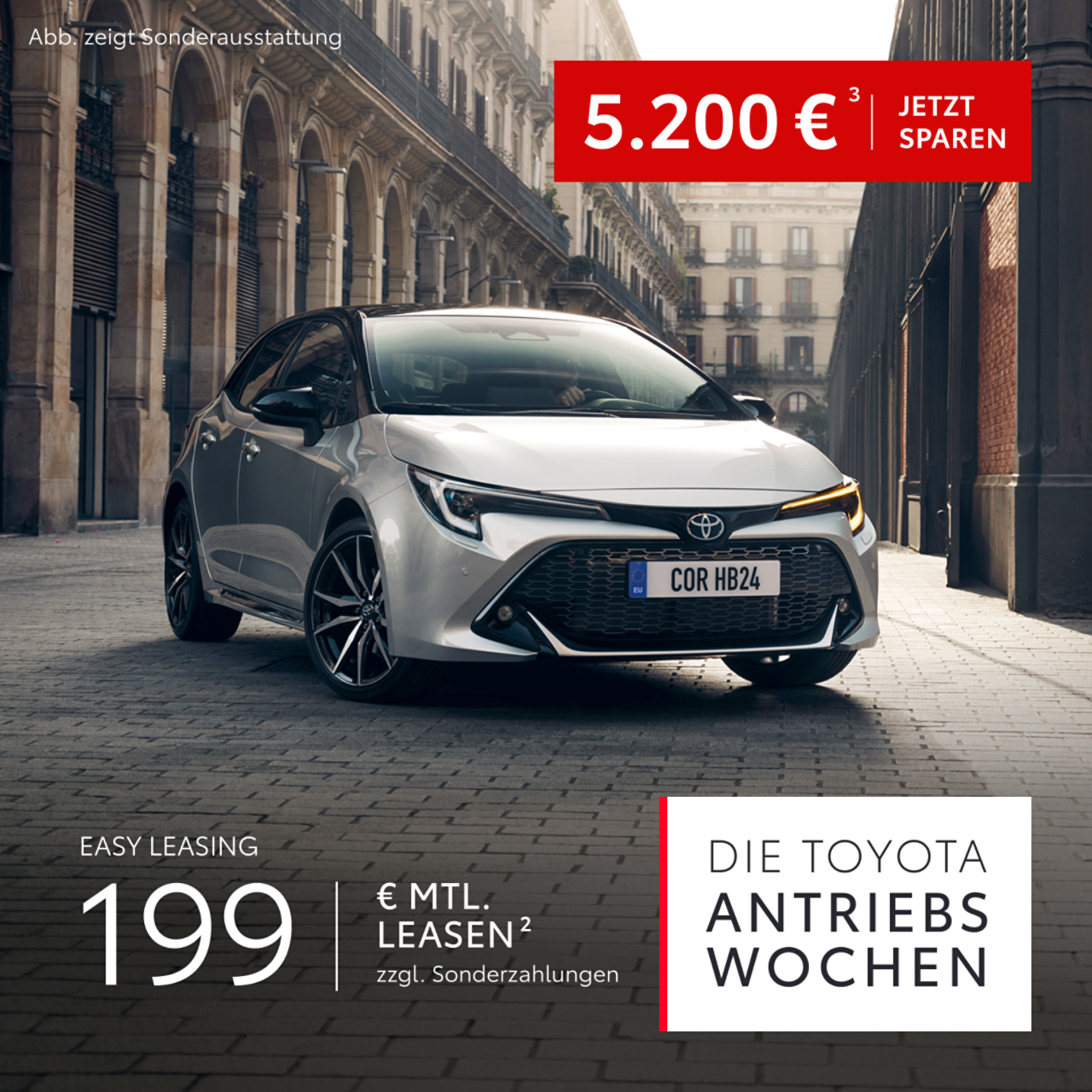 Toyota Corolla parkt zwischen zwei Wohnhäusern