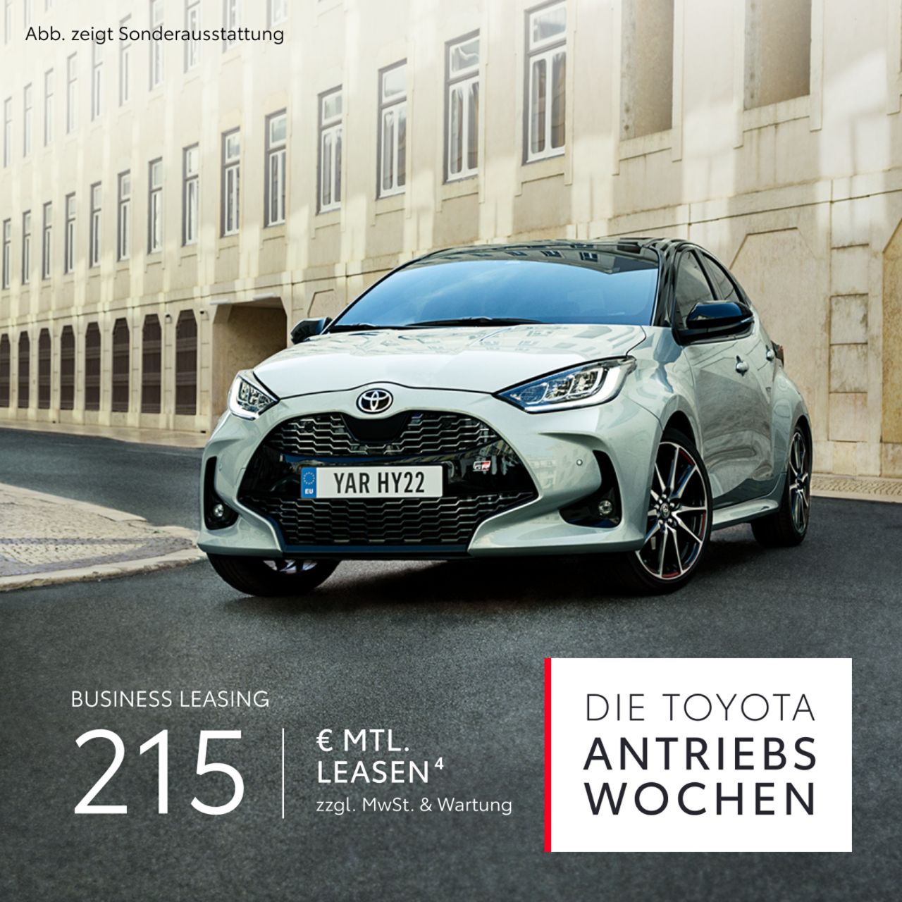 Kleinwagen fährt um eine enge Kurve