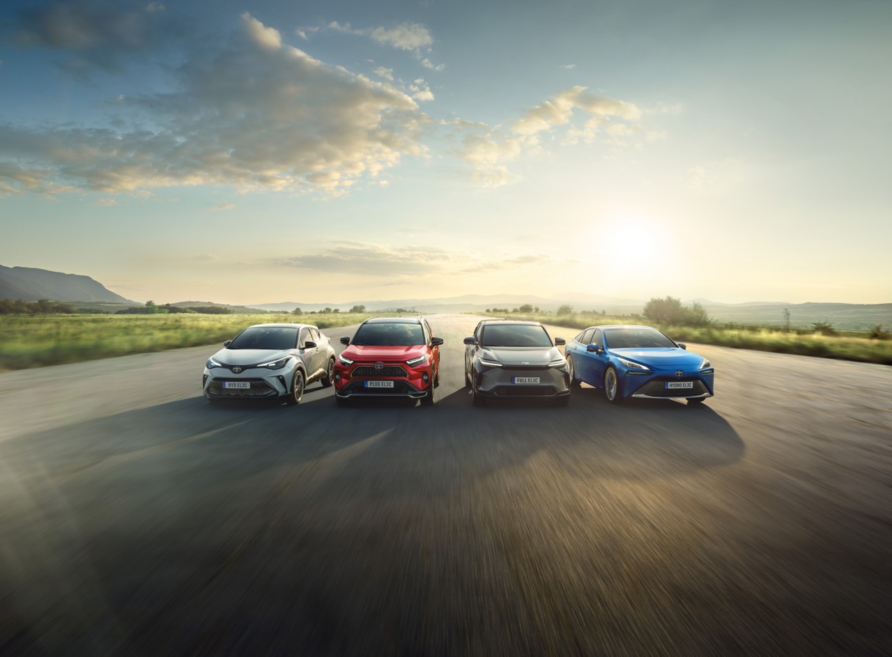 Vier Toyota Autos nebeneinander