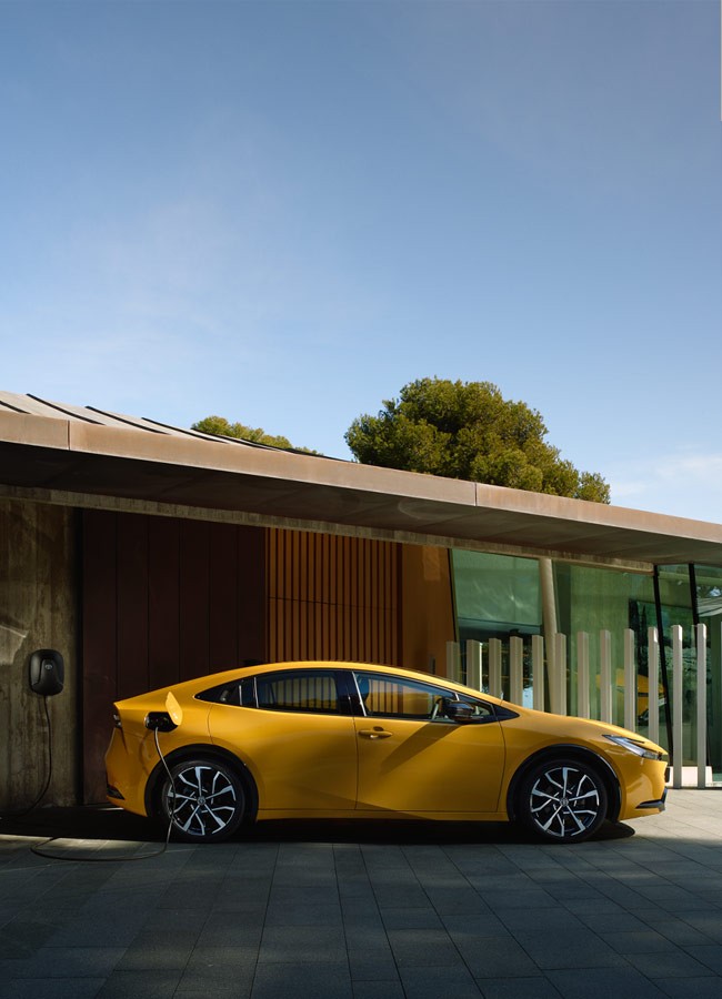 Toyota Prius-Plug-in an einer Wallbox