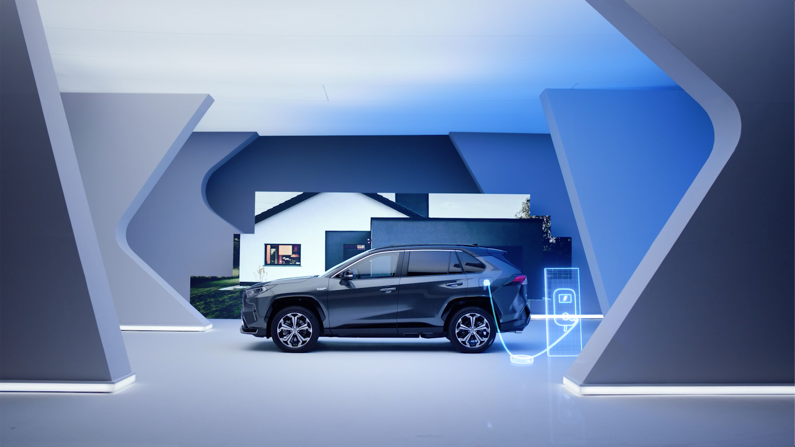 Schwarzer Toyota RAV 4 in Studio, dunkelblauer Hintergrund