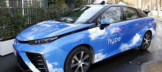Taxis mit Brennstoffzellen-Antrieb auf den Straßen von Paris