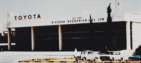 1965: Wir vereinbaren mit der Firma Dickran Ouzouninan in Zypern, Fahrzeuge von Toyota zu vertreiben.
