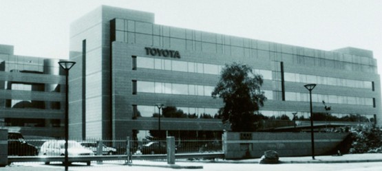 1993: Eröffnung der Toyota-Zentrale in Brüssel, Belgien.
