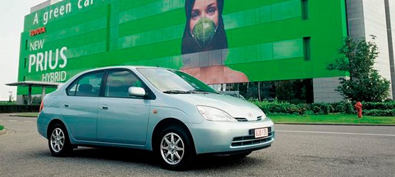 2000: Auszeichnung sowohl des Yaris als auch des Prius mit der Wahl zum „Motor des Jahres“ im zweiten Jahr in Folge.