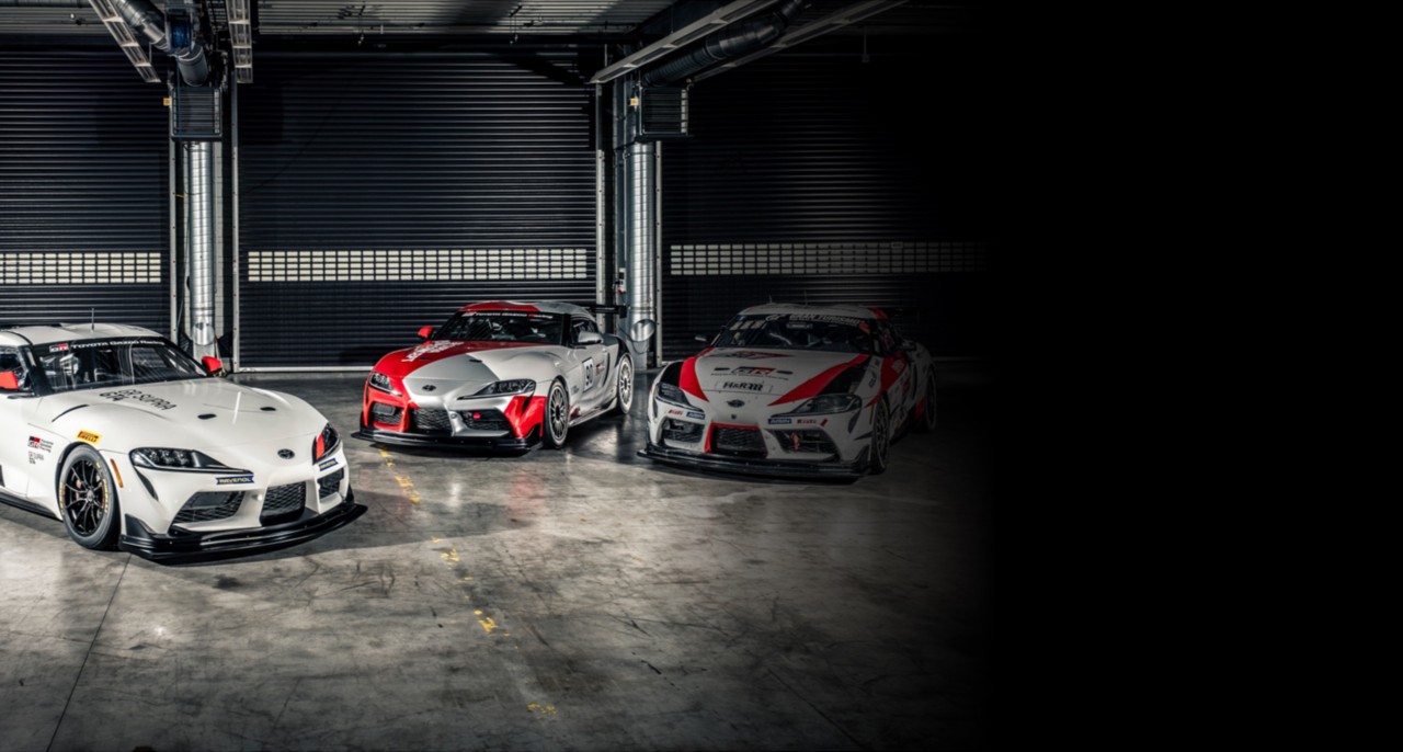 Drei Toyota GR Supra Rennsportwagen