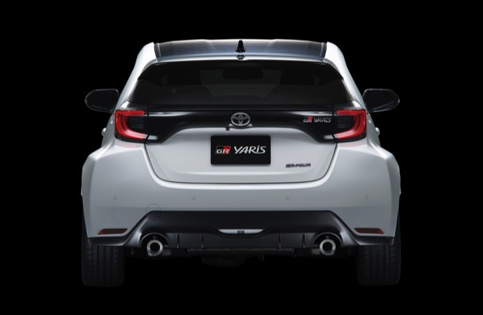 GR Yaris von hinten 