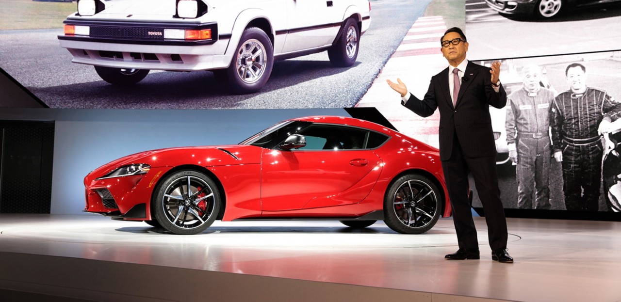 Akio Toyoda hält eine Rede