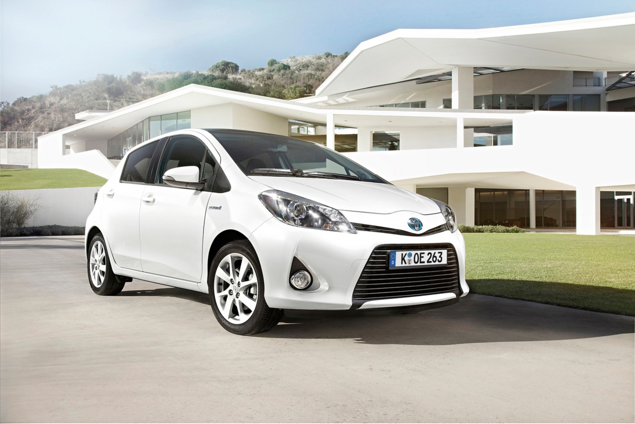 Toyota Yaris Hybrid (2012)