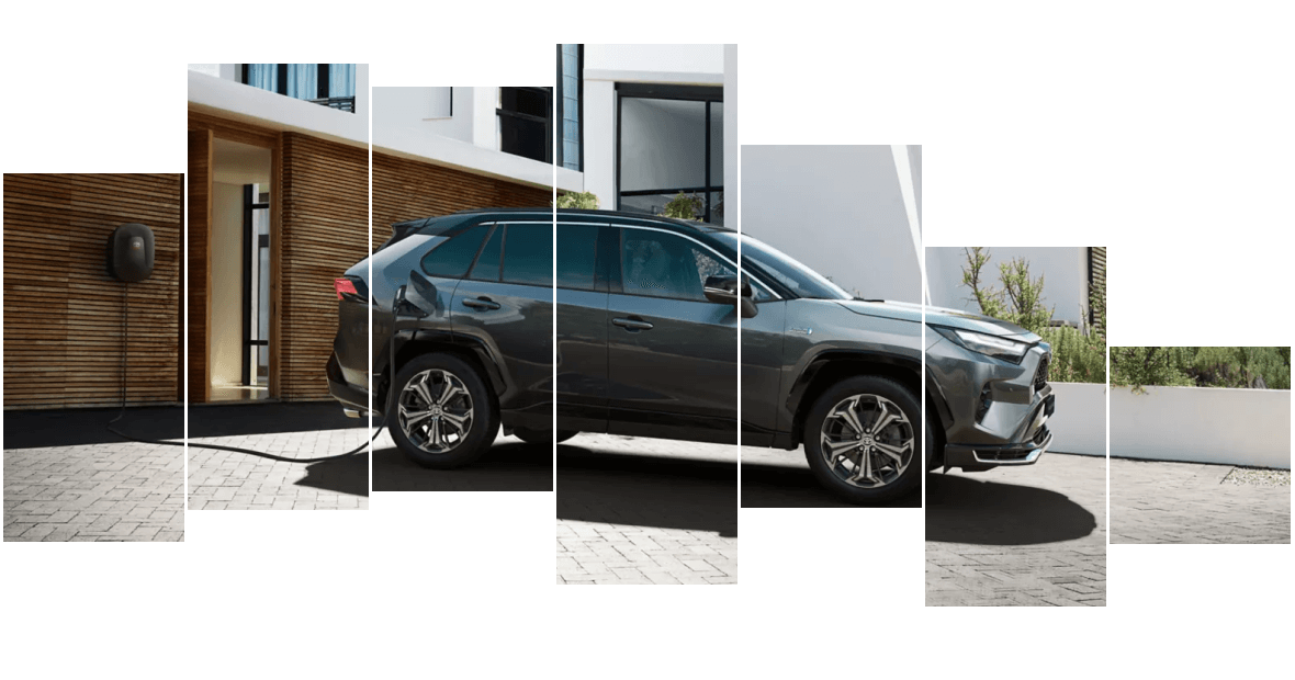 Nahaufnahme eines RAV4 Plug-in Hybrid angeschlossen an einer Wallbox