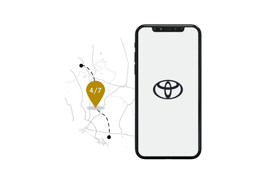 Ein Smartphone, das eine Karte mit einer Standortmarkierung mit der Beschriftung „4/7“ neben dem Toyota-Logo anzeigt