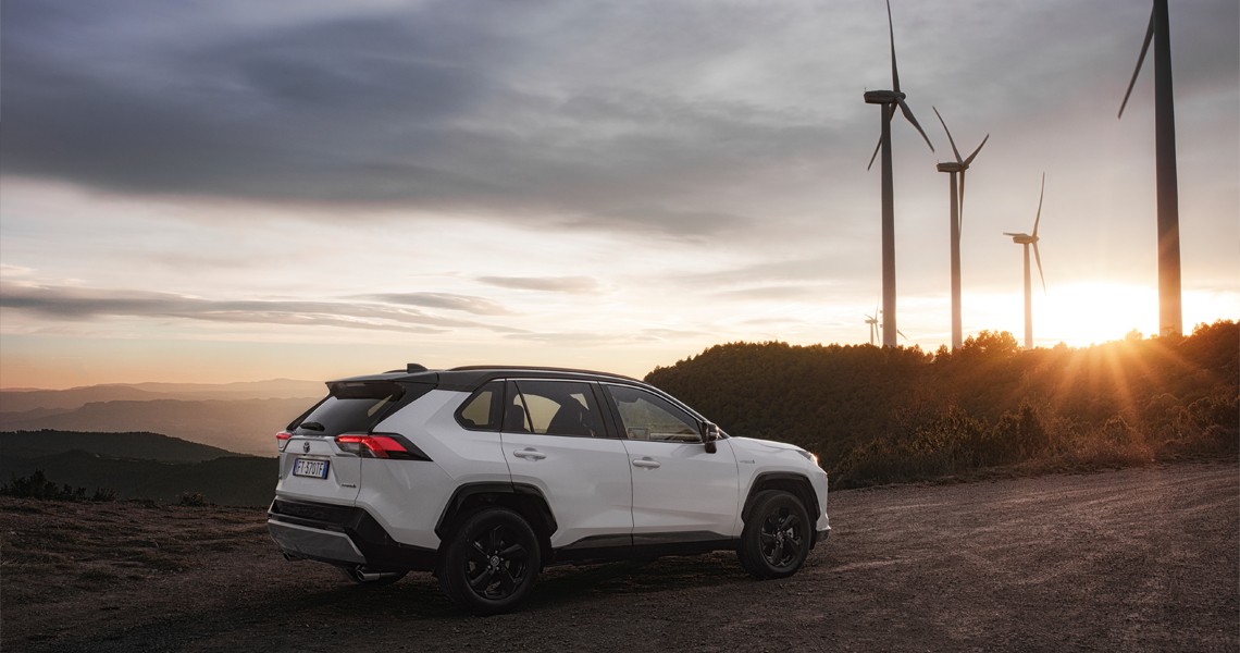 RAV4 bei Sonnenuntergang