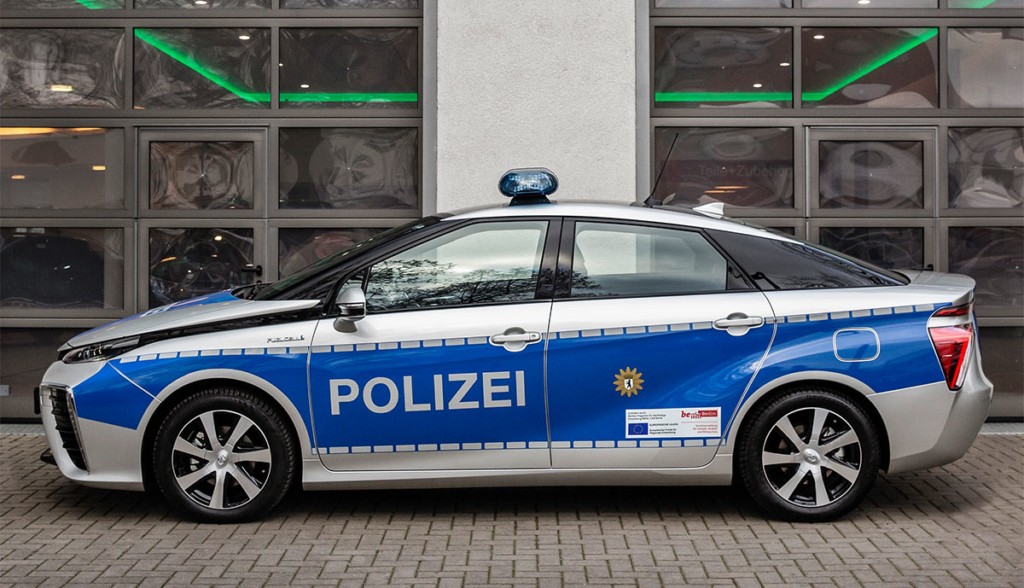 Toyota Prius Streifenwagen Seitenansicht