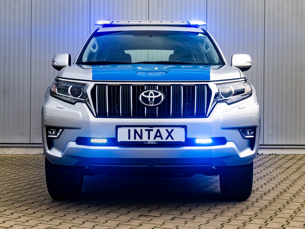 Toyota Land Cruiser Streifenwagen Frontansicht