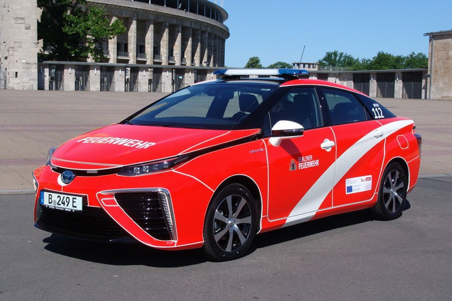 Toyota Prius Feuerwehrwagen Frontal- und Seitenansicht
