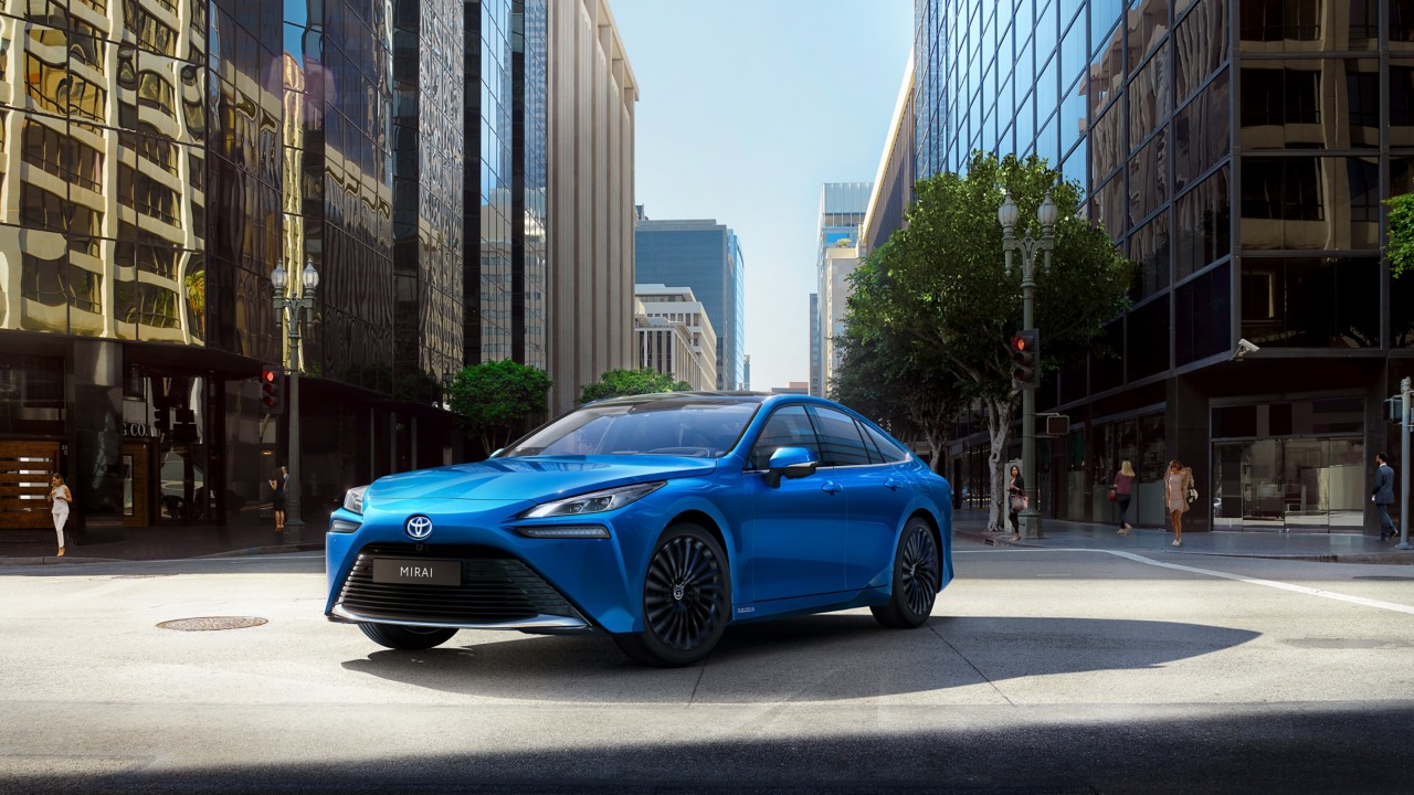 Der Toyota Mirai in der Stadt