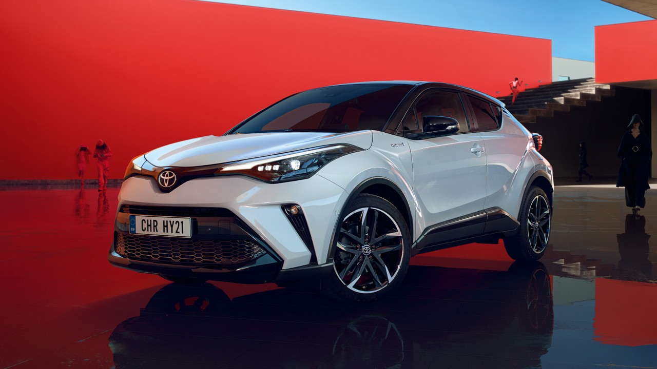 Weißer C-HR von vorne