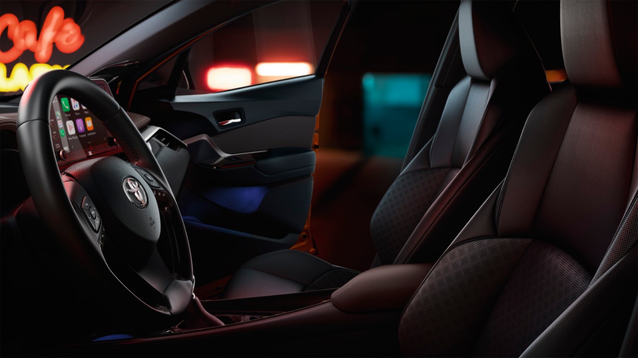 Vorderer Innenraum eines Toyota C-HR