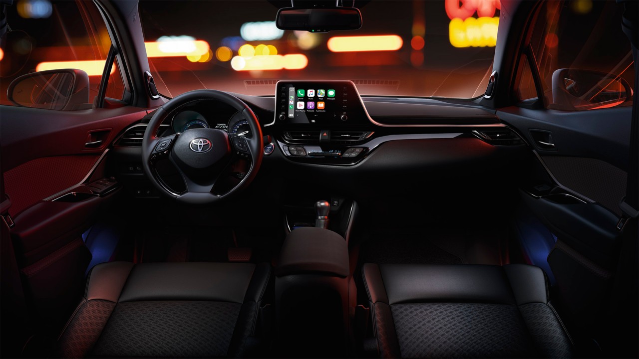 Lenkrad und Mittelkonsole des Toyota C-HR