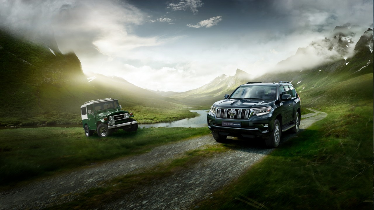 Toyota Landcruiser & altes Landcruiser Modell im Tal