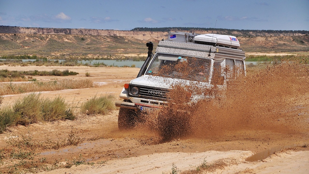 Toyota Land Cruiser 2023 in der Wüste