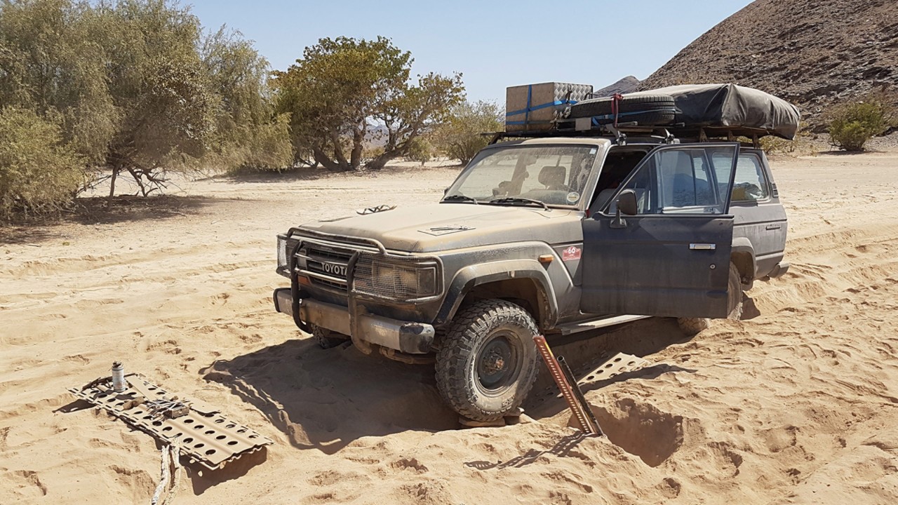Toyota Land Cruiser 2024 im Matsch