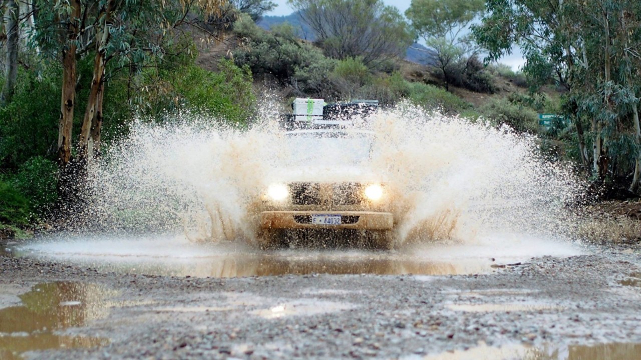 Land Cruiser 2024 in Pfütze