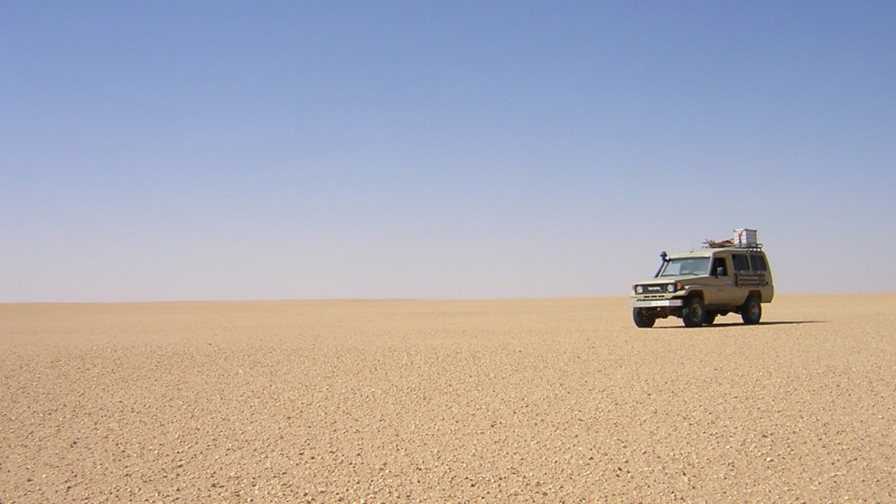 Der neue Land Cruiser 2024 in Wüste