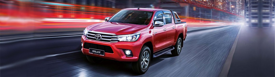 Toyota Hilux in einem Tunnel 