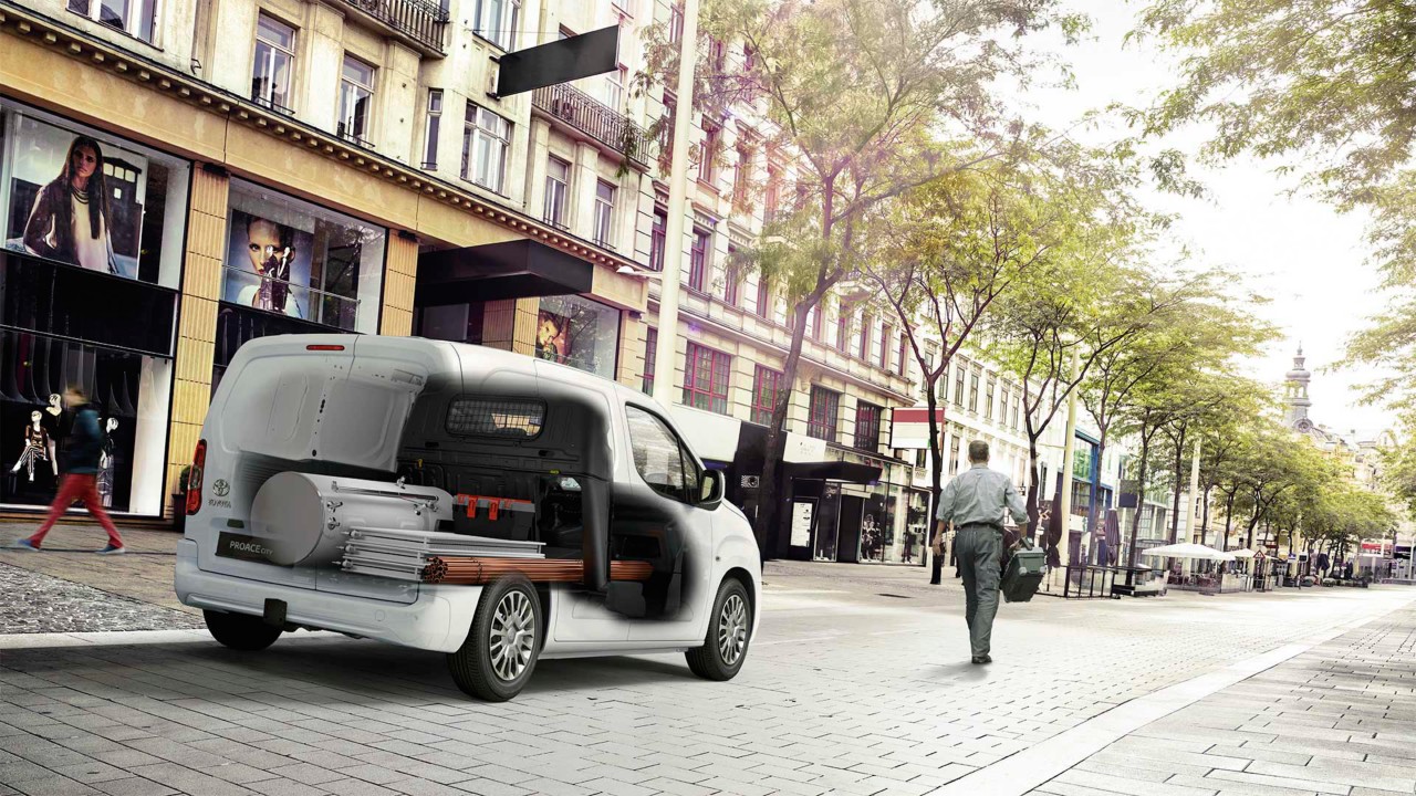 Toyota Proace City von der Seite