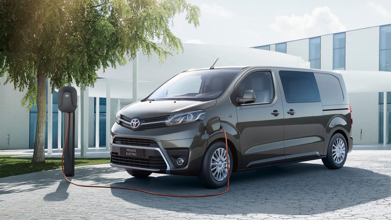 Toyota Proace Electric von schräg vorne