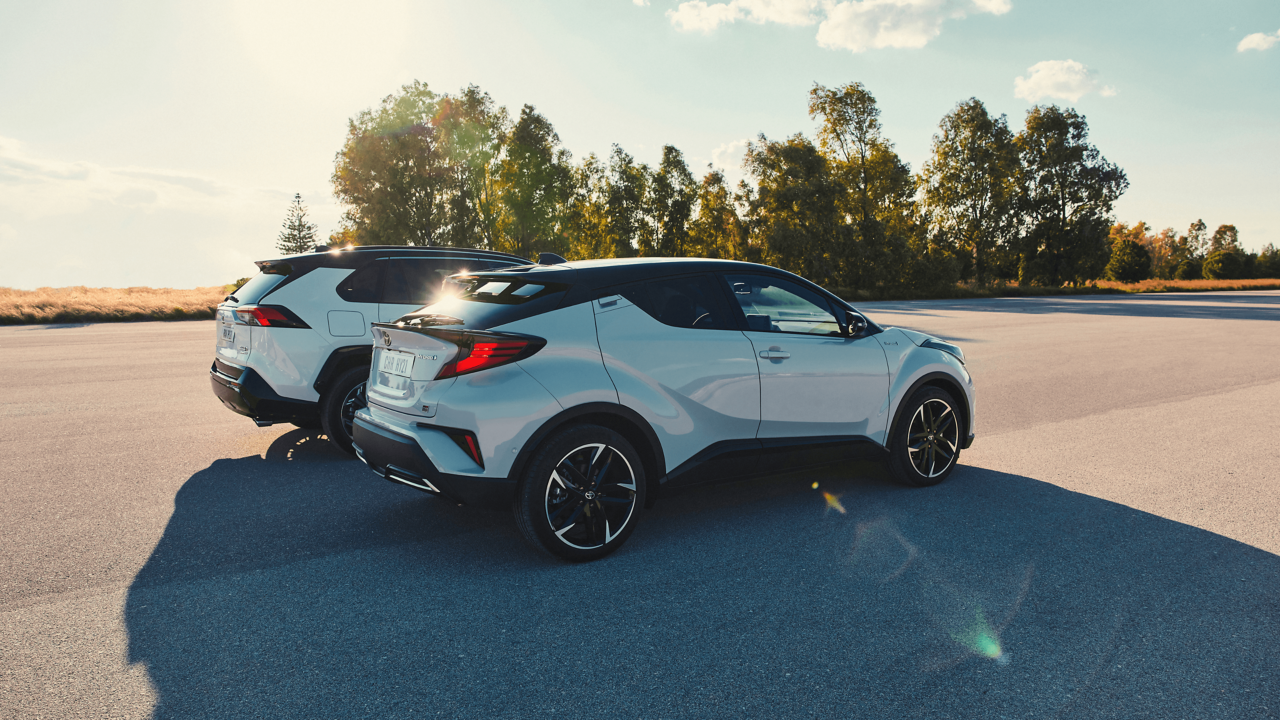 Toyota C-HR & RAV4 nebeneinander