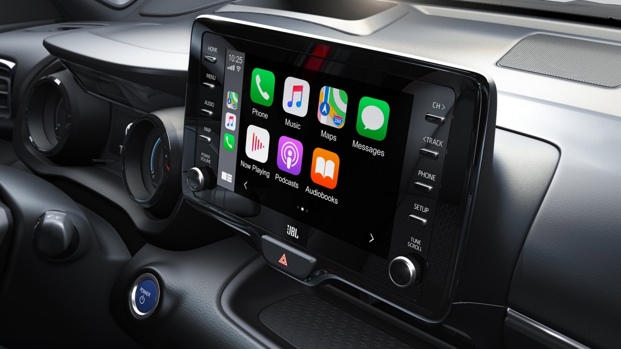 Nahaufnahme der Bedienkonsole Toyota Touch 2 in einem Toyota Yaris