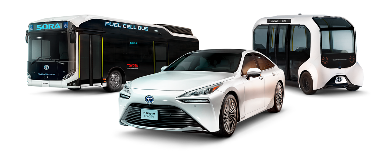 Drei Fahrzeuge nebeneinander aufgereiht. Der SORA Bus, der Toyota Mirai und die e-Palette