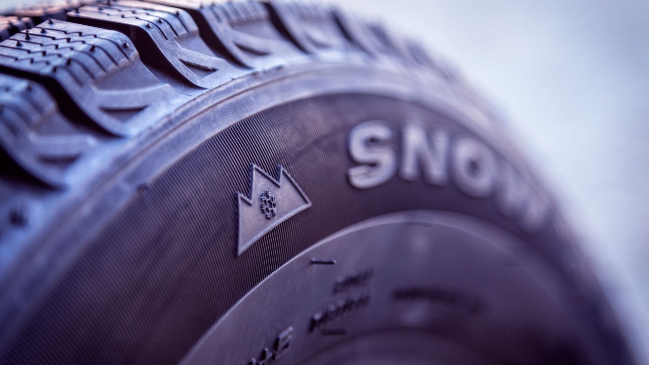 Autoreifen mit Schnee-Reifenkennzeichnung