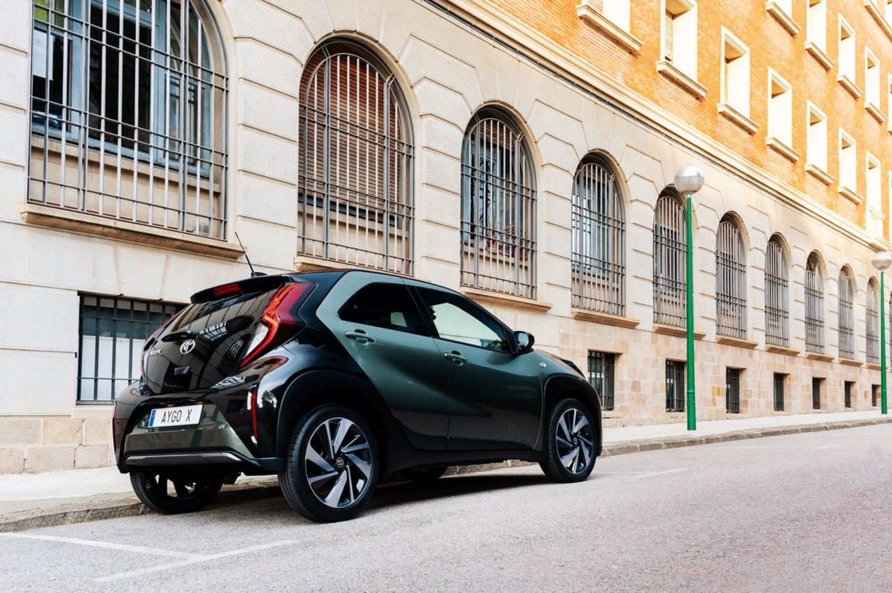 Aygo X in Cardamom Green in Stadt