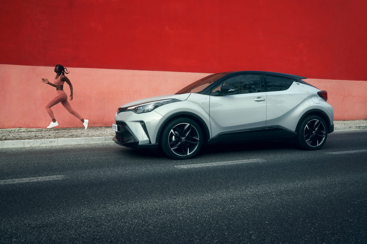 Toyota C-HR in der Innenstadt