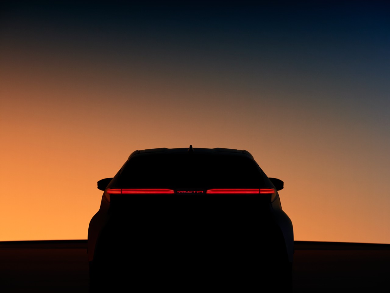 Rückansicht des Toyota C-HR mit LED-Rückleuchten 
